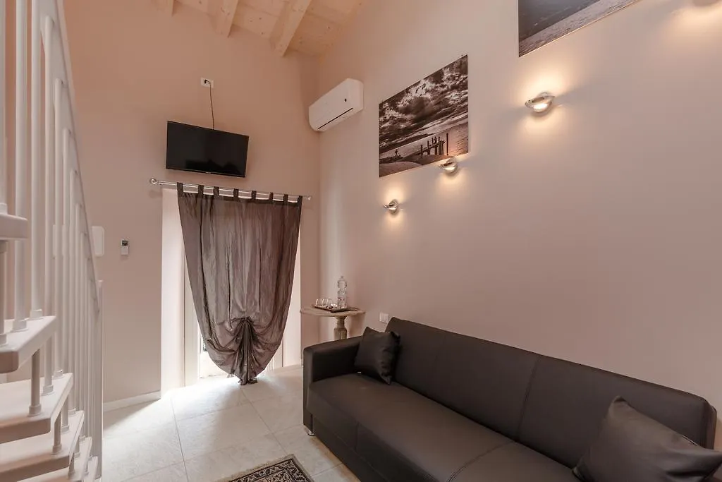 Le Due Dame Hotel Manerba del Garda 0*,  Italy
